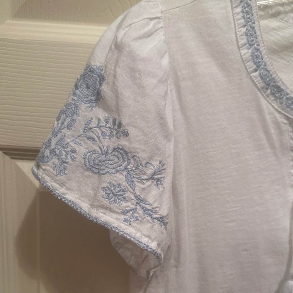 Lucky Brand White and Blue Embroidered Women's Top